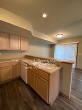 719 SE Summit Ave in Lee's Summit, MO - Building Photo - Building Photo