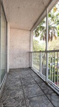 8421 NW 8th St, Unit 203 in Miami, FL - Building Photo - Building Photo