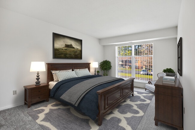 Whispering Pines in Queensbury, NY - Foto de edificio - Building Photo