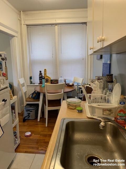 1637 Commonwealth Avenue, Unit 10 in Boston, MA - Foto de edificio - Building Photo