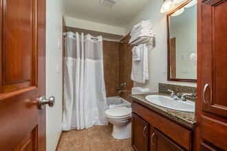 322 W Woodin Ave in Chelan, WA - Building Photo - Building Photo