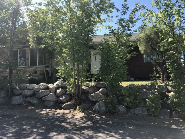 1638 Fort Union Blvd in Cottonwood Heights, UT - Building Photo - Building Photo