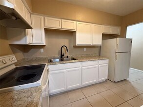 8923 N 40th St in Tampa, FL - Foto de edificio - Building Photo