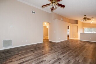 504 Cape Cod Cir in Valrico, FL - Foto de edificio - Building Photo