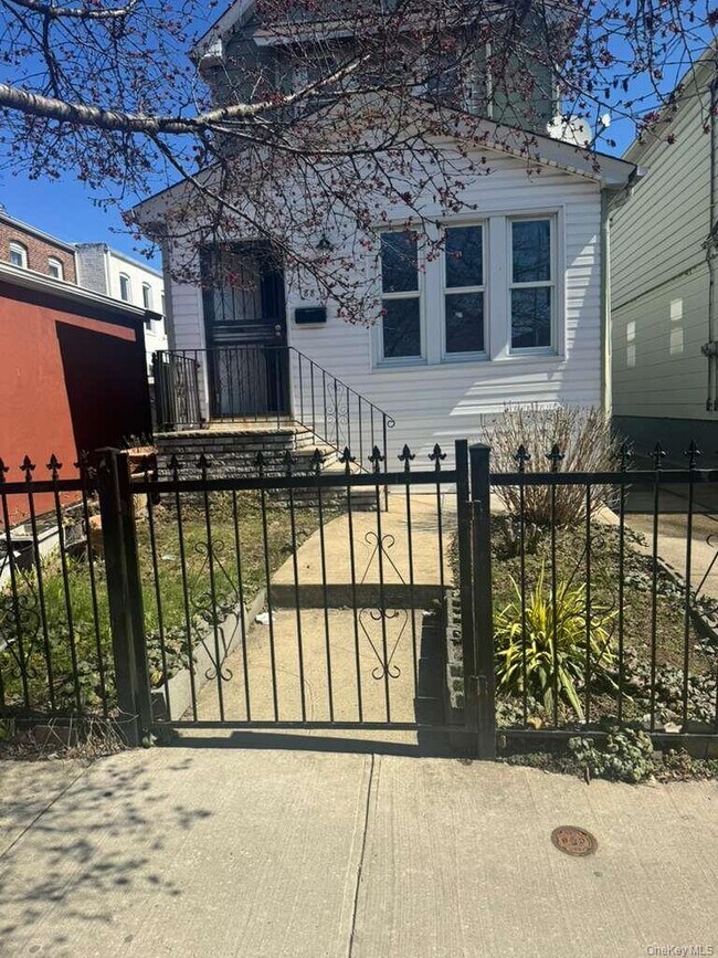 88-11 185th St in Queens, NY - Building Photo - Building Photo