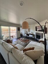 848 N Martel Ave, Unit 101 in West Hollywood, CA - Building Photo - Building Photo