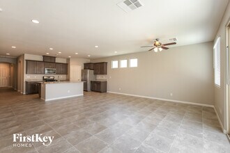 4004 Makushin Bay Ave in North Las Vegas, NV - Foto de edificio - Building Photo