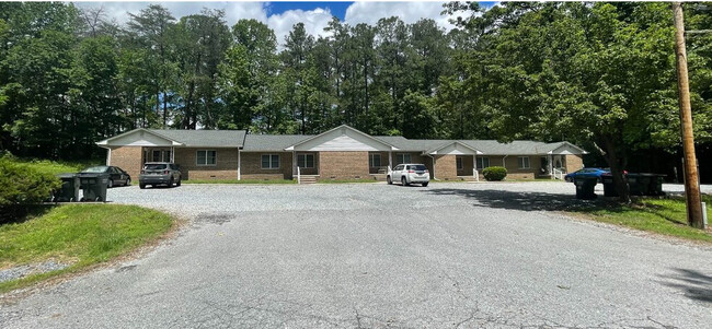 22479 Old Hollywood Rd in Hollywood, MD - Foto de edificio - Building Photo