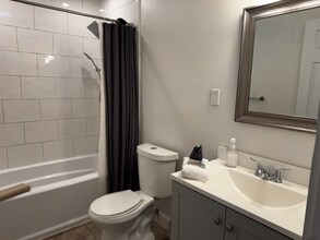 2120 Kinsington St in West Sacramento, CA - Building Photo - Building Photo