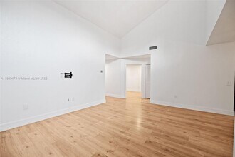 6633 NW 179th Terrace in Hialeah, FL - Building Photo - Building Photo