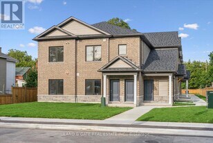 223 Albert St in Oshawa, ON - Building Photo