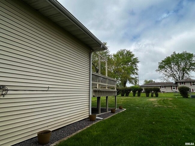 3117 St Andrews Dr in Pekin, IL - Building Photo - Building Photo