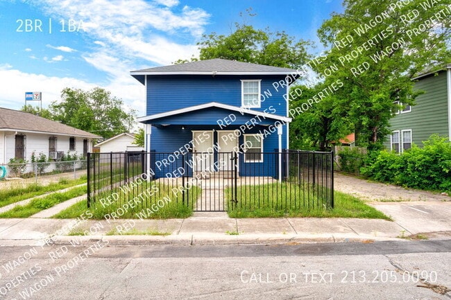 1336 W Ridgewood Ct in San Antonio, TX - Building Photo - Building Photo