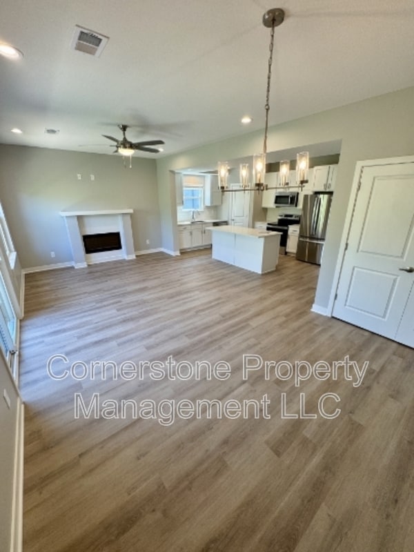 8431 Valley Spring Dr in De Soto, KS - Building Photo - Building Photo