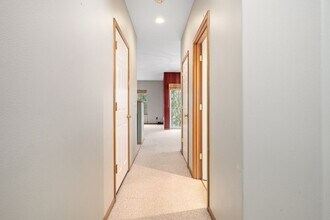 10618 NE Kingston Meadow Cir in Kingston, WA - Building Photo - Building Photo