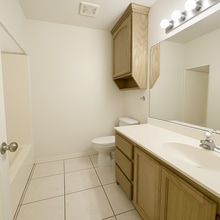 2410 W Hackberry Ave, Unit 2 in McAllen, TX - Foto de edificio - Building Photo