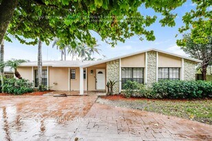 9150 SW 178th Terrace in Palmetto Bay, FL - Building Photo