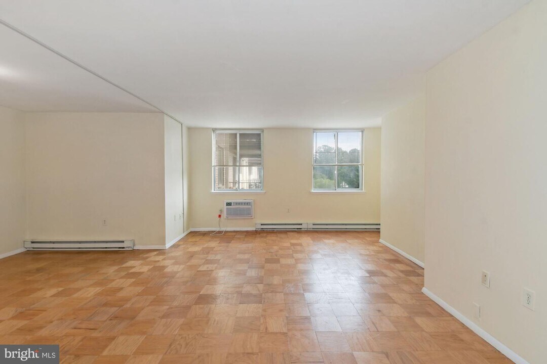 3245 Rio Dr-Unit -513 in Falls Church, VA - Building Photo