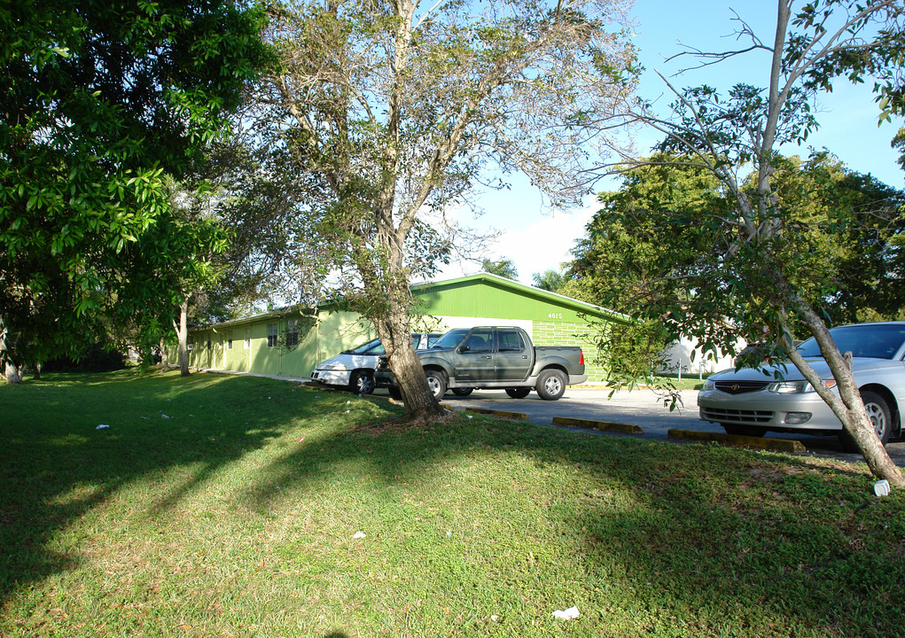 4615 SW 32nd Ave in Fort Lauderdale, FL - Building Photo