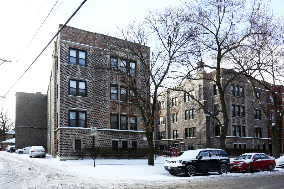 1317-1325 West Estes Avenue in Chicago, IL - Building Photo