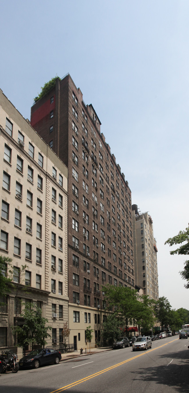 21-33 W 96th St in New York, NY - Building Photo - Building Photo