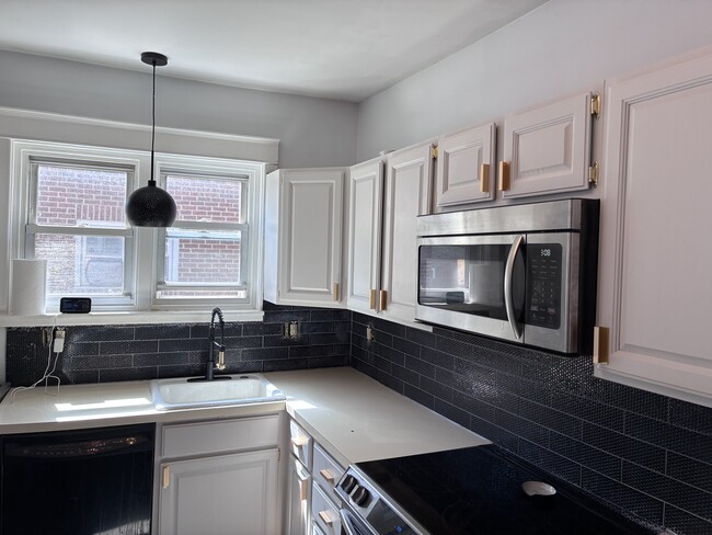 property at 2116 W Highland St