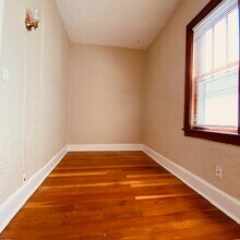2474 N Bartlett Ave in Milwaukee, WI - Building Photo - Building Photo