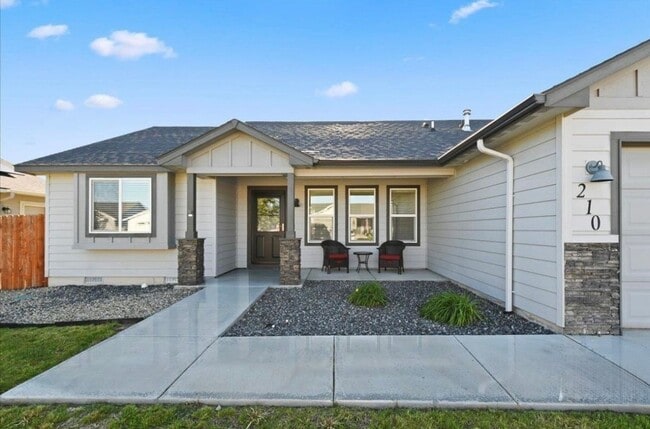 210 Mitchell Dr in Wilder, ID - Building Photo - Building Photo