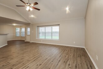 302 Cedar Branch Dr in League City, TX - Building Photo - Building Photo