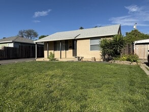 116 Elm St in Vacaville, CA - Building Photo - Building Photo