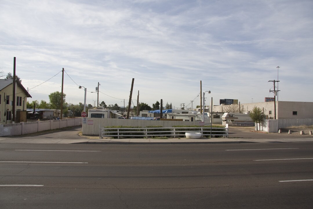 A & F Mobile Home Park in Phoenix, AZ - Building Photo