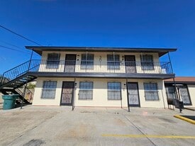 3019 Corpus Christi St in Laredo, TX - Building Photo