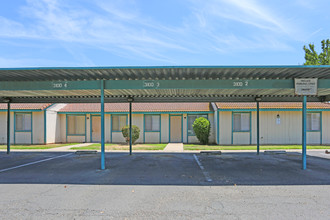 Buena Vista Apartments in Merced, CA - Building Photo - Building Photo