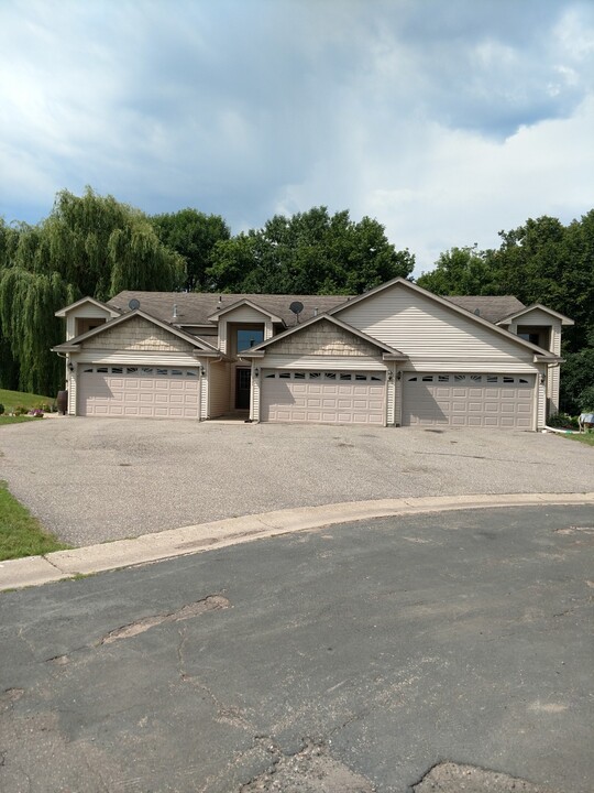 821 Creekside Cir in Buffalo, MN - Building Photo