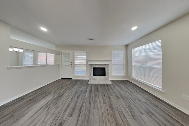 5510 Forest Trails Dr in Houston, TX - Foto de edificio - Building Photo