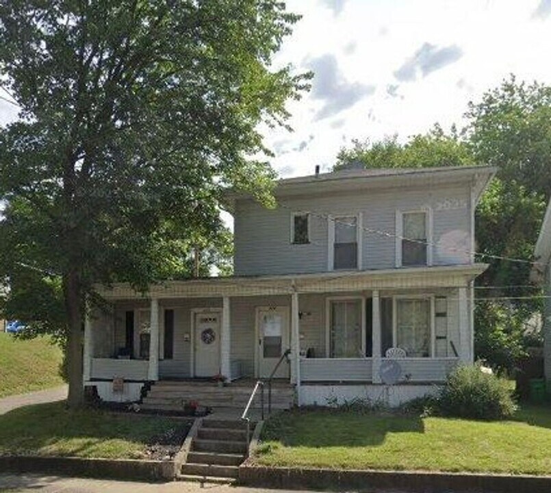 426-428 2nd St NE in Massillon, OH - Building Photo