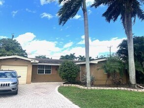 8831 NW 10th St in Pembroke Pines, FL - Building Photo - Building Photo