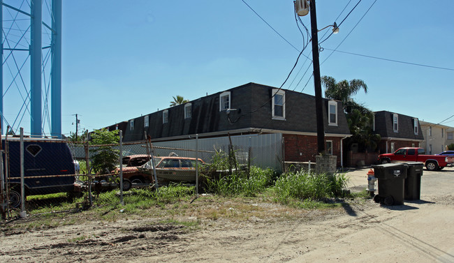 Building B in Arabi, LA - Foto de edificio - Building Photo