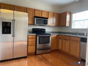 4073 Trisha Trail in Midlothian, VA - Foto de edificio - Building Photo