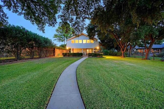 3804 Pack Saddle Dr in Horseshoe Bay, TX - Building Photo - Building Photo