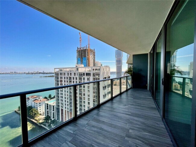 460 NE 28th St, Unit # 2005 in Miami, FL - Foto de edificio - Building Photo