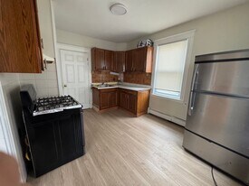 26 Hanover St in Lynn, MA - Building Photo