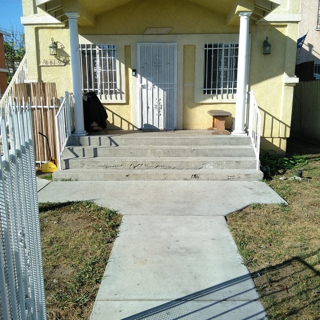 8417 Avalon Blvd, Unit 8417 in Los Angeles, CA - Building Photo - Building Photo