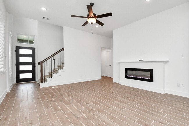 property at 4911 Perennial Ct