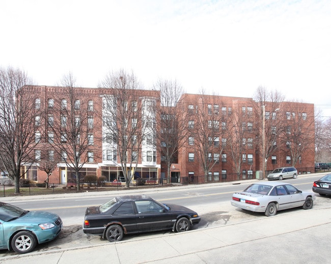 Enterprise Apartments and Abbott Towers in Waterbury, CT - Foto de edificio - Building Photo