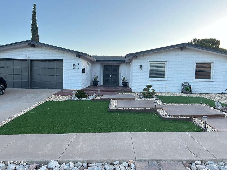 6417 Los Robles Dr in El Paso, TX - Building Photo
