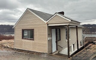 922 Oak St in Duquesne, PA - Building Photo