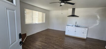 14639 Lilac St, Unit 1 in Hesperia, CA - Foto de edificio - Building Photo