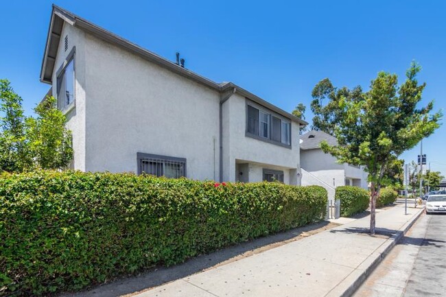 Henderson Apartments in Los Angeles, CA - Building Photo - Building Photo