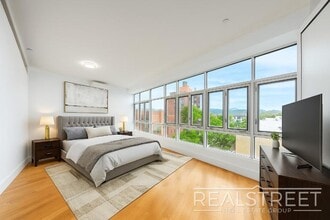 LUXURY 3 BR 2 Bath in Queens! in Queens, NY - Building Photo - Building Photo